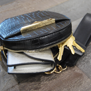 Izzy and Ali Vegan Leather Handbags - Beverly Wristlet Interior